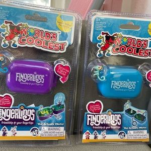 Set of 2 World’s Coolest Fingerlings Keychain Play set, 1 Purple & 1 Blue - New